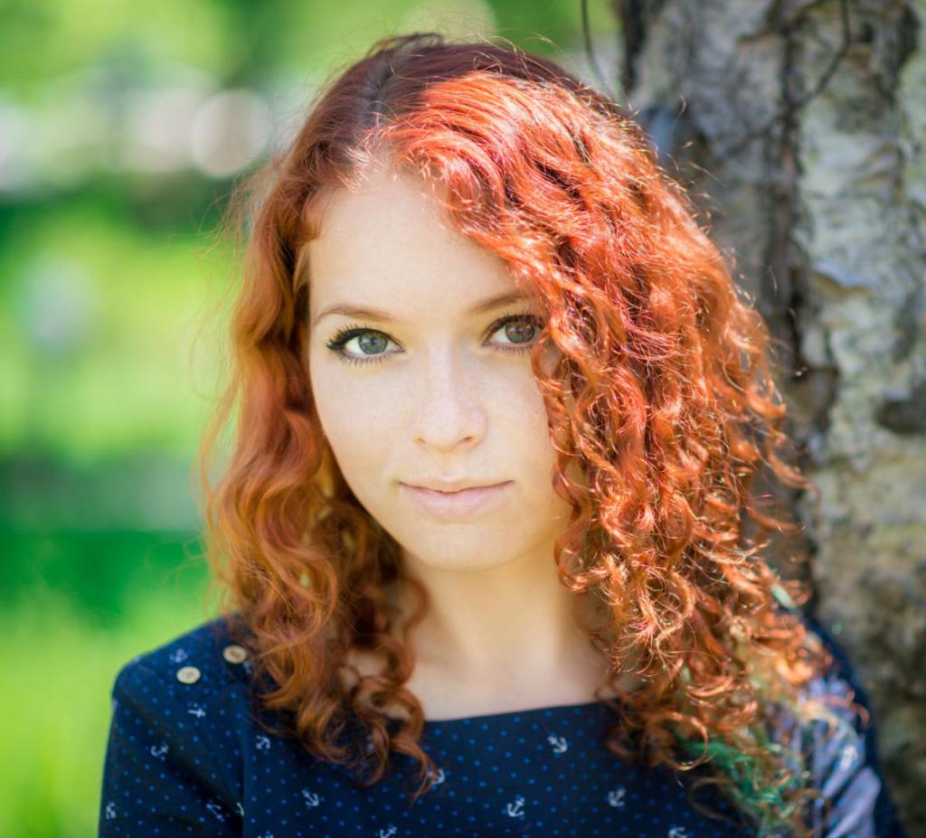 Рыжие кудрявые волосы (фото). Стрижки на рыжие волосы разной длины