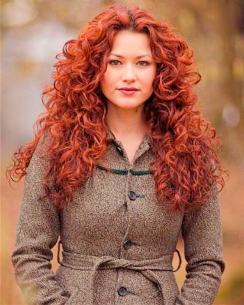 Рыжие кудрявые волосы (фото). Стрижки на рыжие волосы разной длины