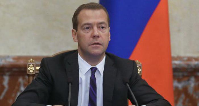 Медведев похож на Николая 2