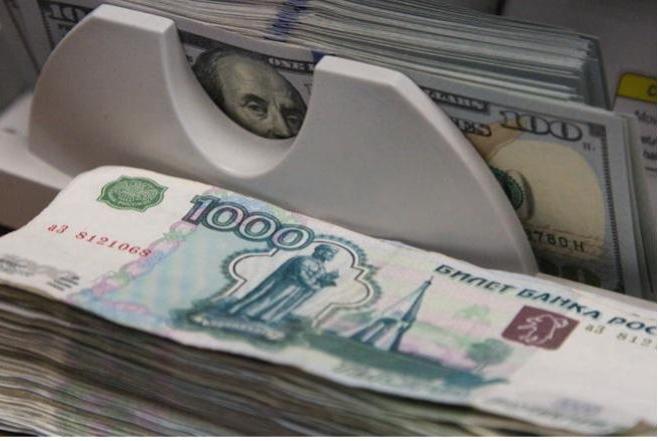 почему рубль укрепляется к доллару