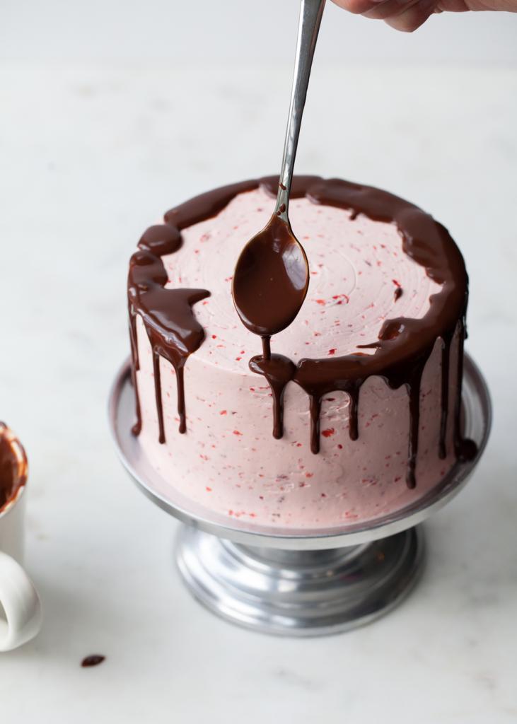 Как покрыть шоколадом торт в домашних условия красиво