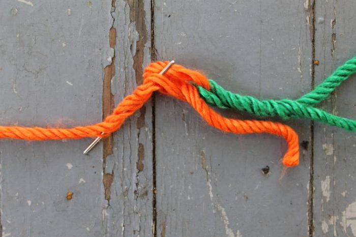 как соединить нити при вязании без узелков