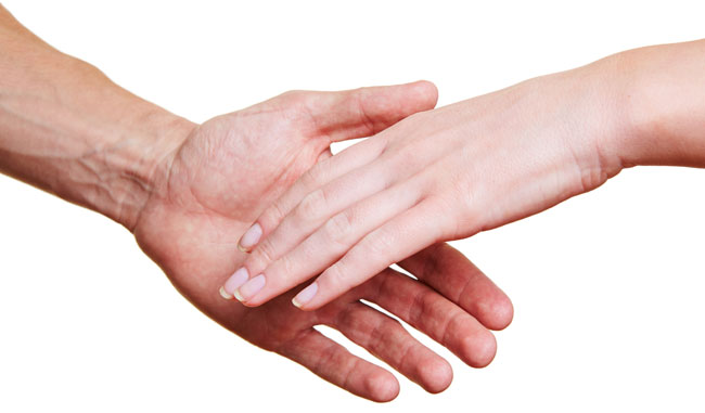 Рука мужчины и женщины
