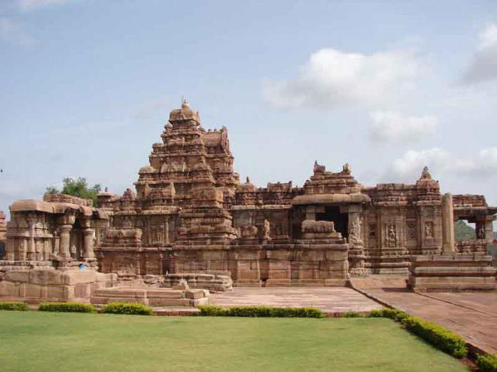 роль скульптурного декора индуистского храма