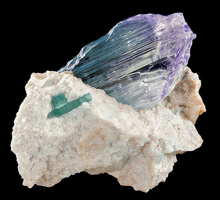 Большой кристалл александрита