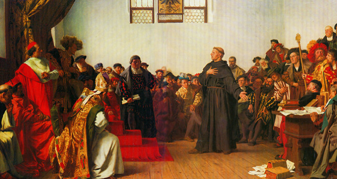 Мартин Лютер выступает перед священниками