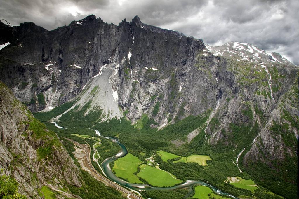 Норвежский ландшафт с дороги