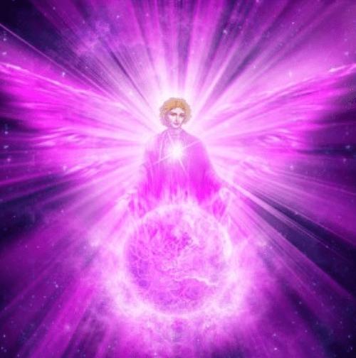 Архангел Михаил в фиолетовом пламени охраняет Землю