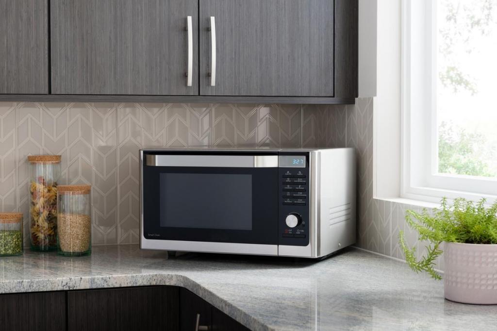 Микроволновка на кухне: назначение, правила использования и идеи по выбору места для установки
