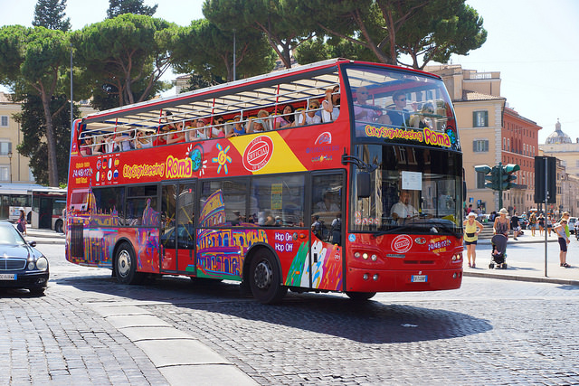 Двухэтажный автобус в Риме