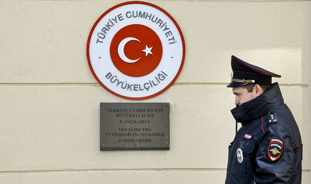 полицейский у турецкого посольства