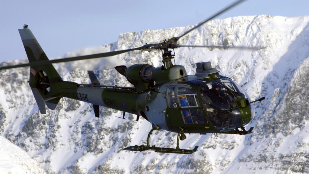 французский вертолет в альпах