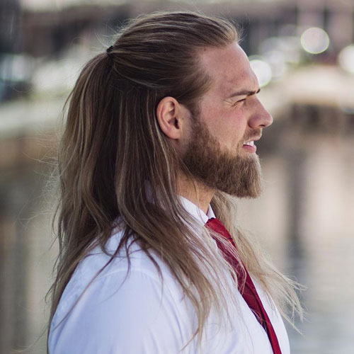 длинные волосы у мужчины