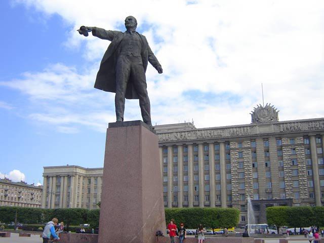 памятник ленину на московской площади