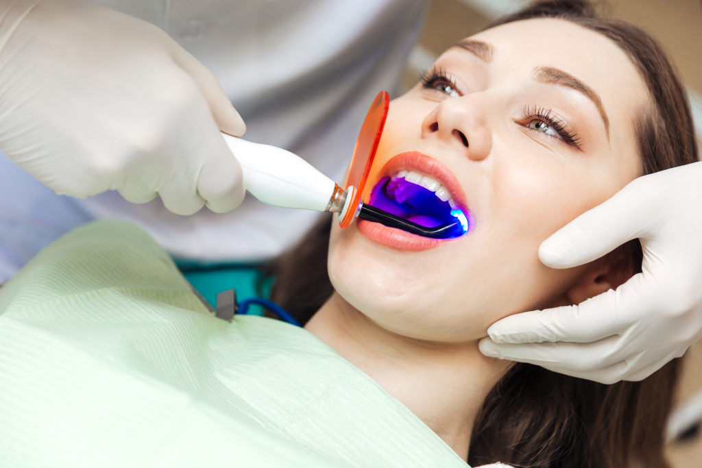 лечение зуба лазером