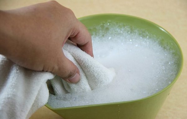 Чем отмыть зеленку с кожи рук: средства и способы