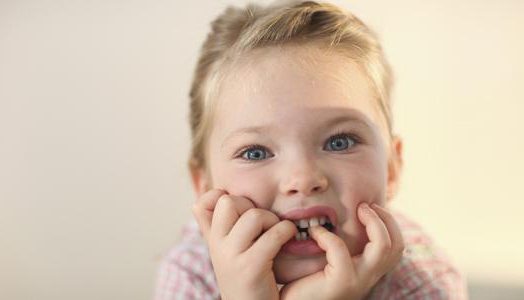 Ребенку 2 года запах изо рта причины