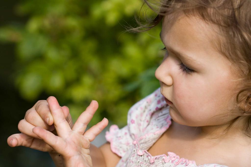 Как вытащить занозу у ребенка без иголки и пинцета