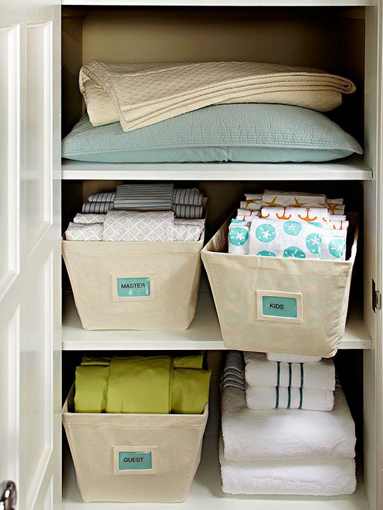 Как сложить постельное белье в шкафу?