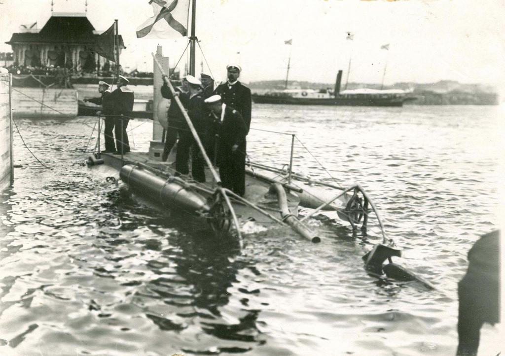 первая подводная лодка дельфин