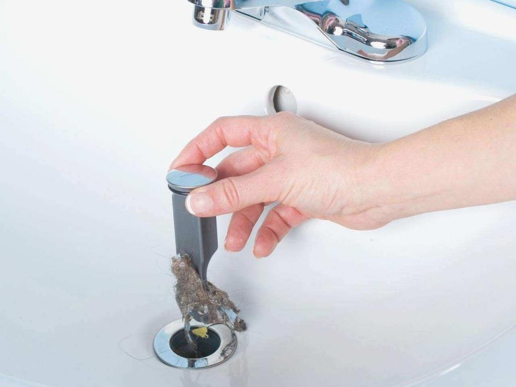 Почему плохо уходит вода в ванной: причины и методы устранения