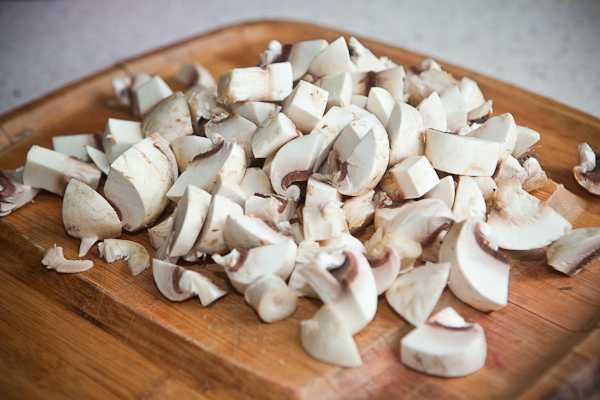 режем грибы
