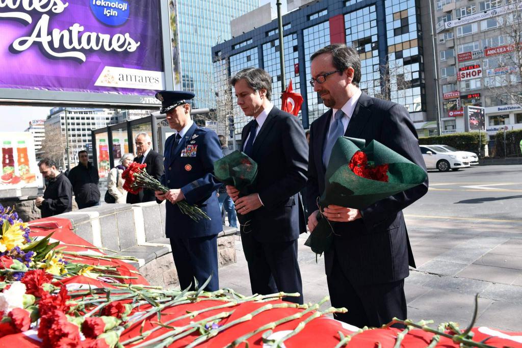 Возложение цветов в память о погибших