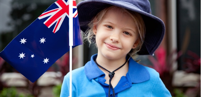 девочка с австралийским флагом