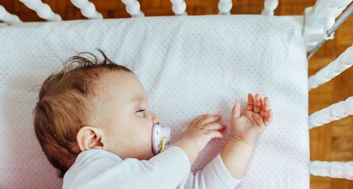 Что делать, если ребенок не спит: причины, советы и рекомендации