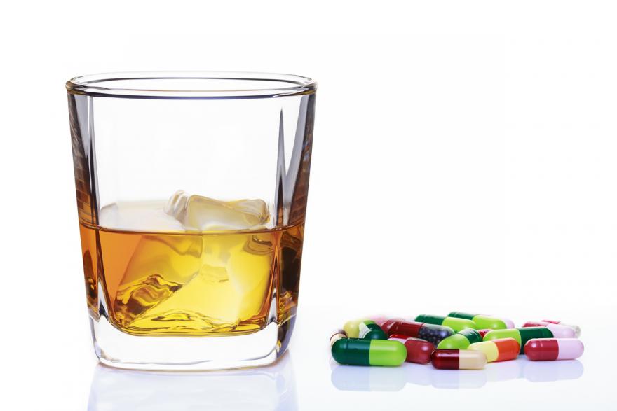 Алкоголь несовместим с лекарством
