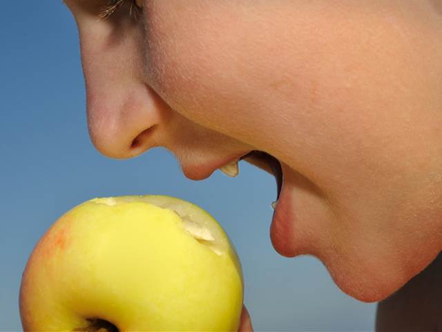 Чрезмерное употребление яблок вредно