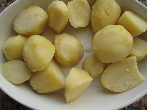 Отварной почищенный картофель