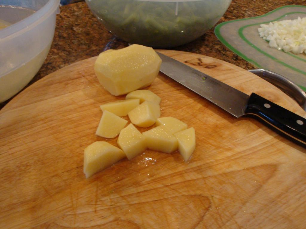 Нарезанная картошка