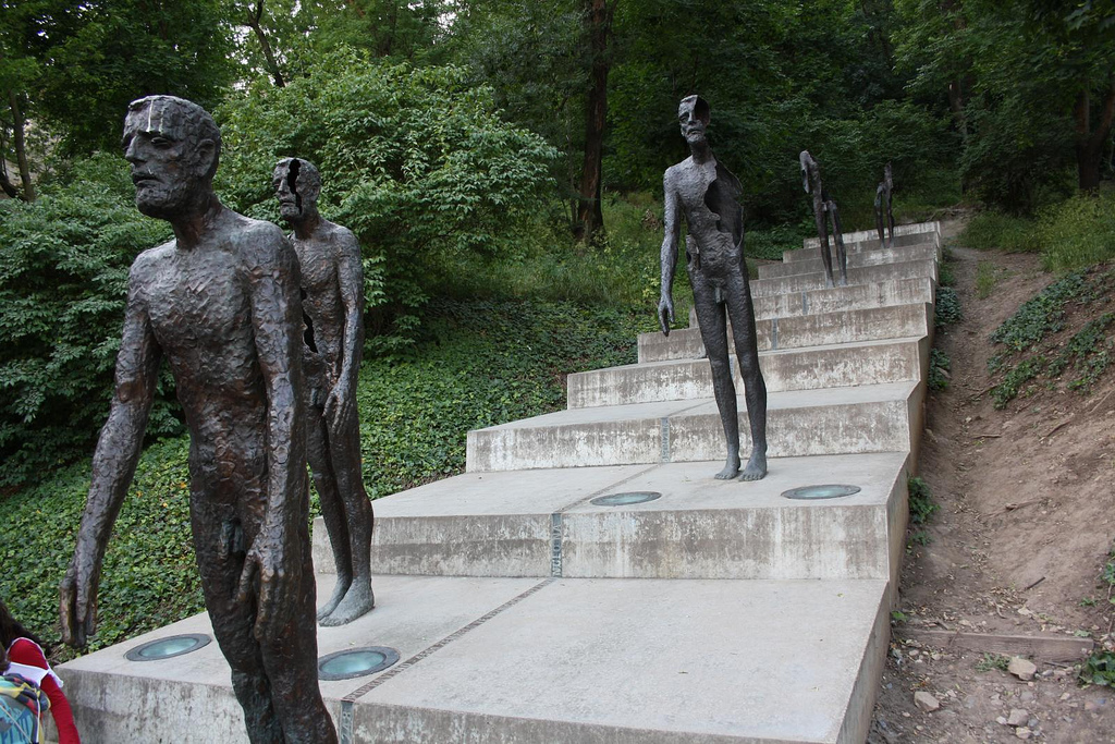 памятник жертвам коммунизма в Праге