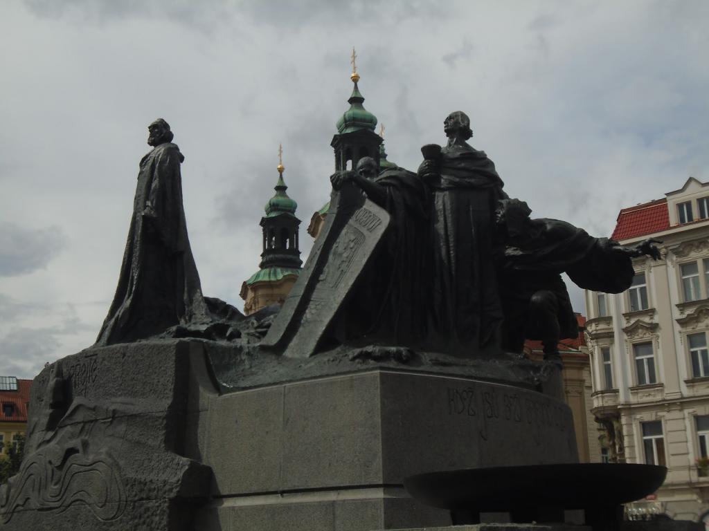 памятник Яну Гусу в Праге