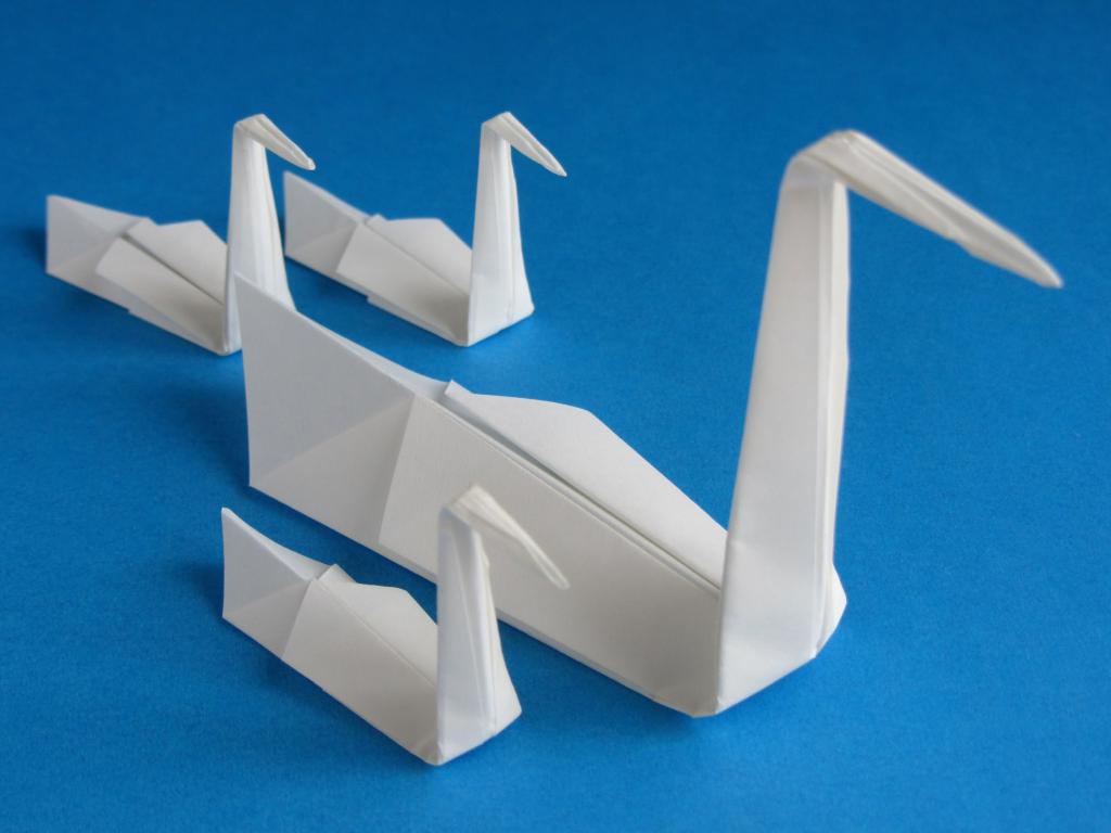 оригами лебедей
