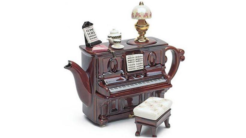 чайник в форме фортепиано