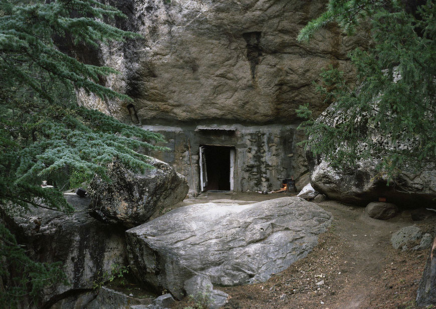 дом в пещере