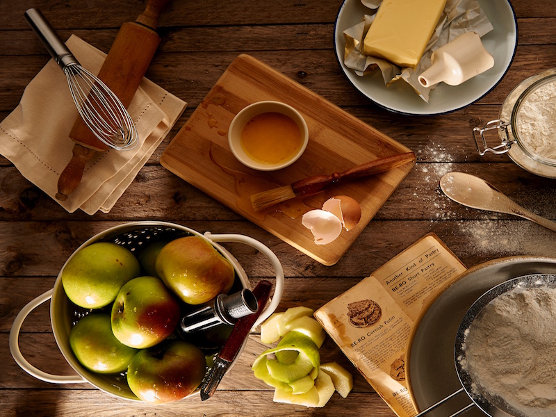 фото пирожки с яблоками в духовке