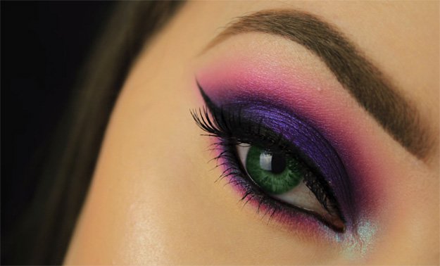 фиолетовый макияж для зеленых глаз