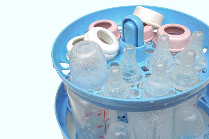 До какого возраста стерилизовать бутылочки: подготовка, виды и способы