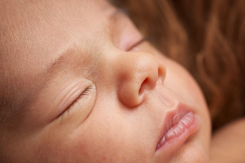 Как вытащить козявку у новорожденного: пошаговая инструкция и рекомендации