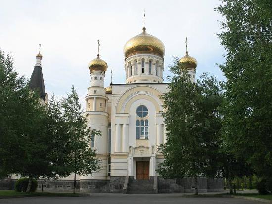 На территории Свято - Георгиевского собора находятся отделы Владикавказской и Аланской епархии 