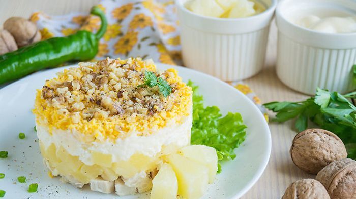 Салат из куриной грудки с ананасами: рецепт классический с фото
