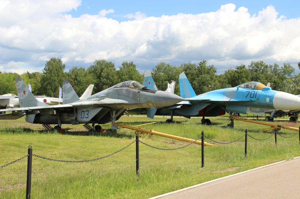 Аэродром - выставочное поле музея
