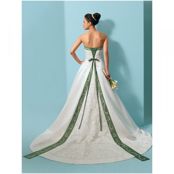 свадебное платье зеленого цвета