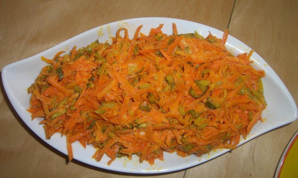 салат "Лисий хвост" с курицей отварной и морковью