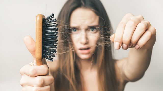 выпадение волос у женщины