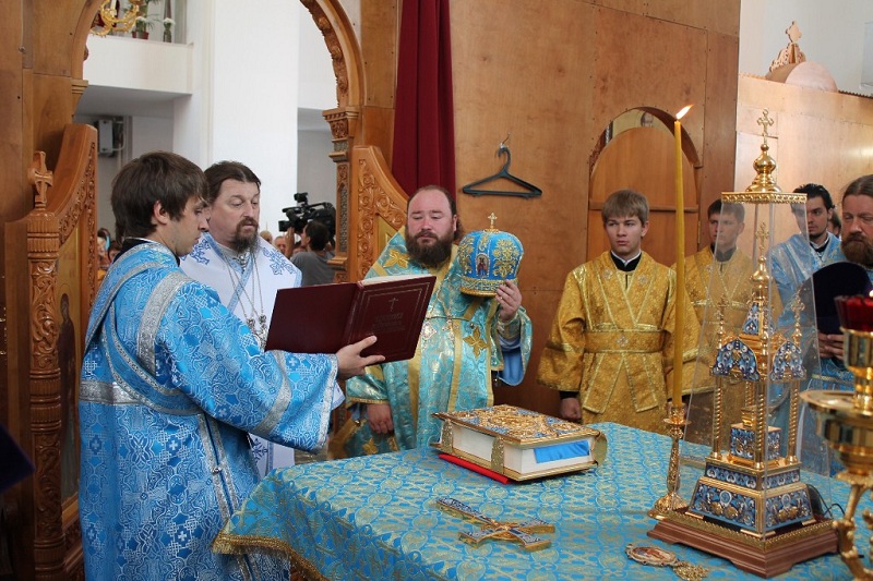 Епископ Софроний принял участие в освящении Почаевского храма в Белгороде