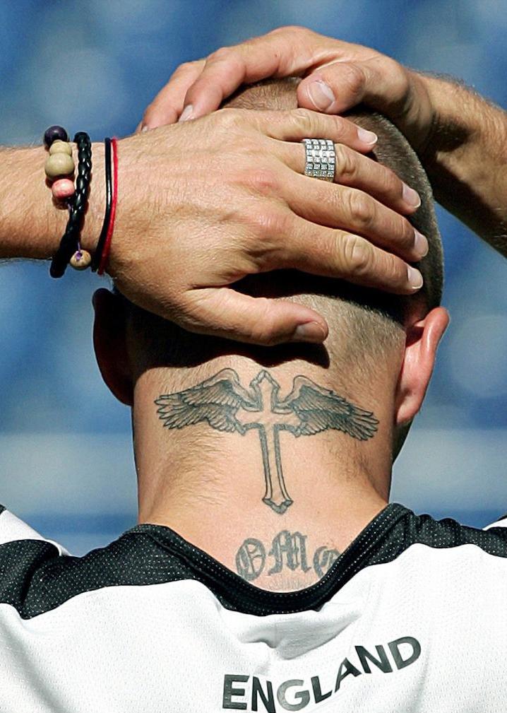 Значение тату креста на шее у парней и девушек: интересные факты